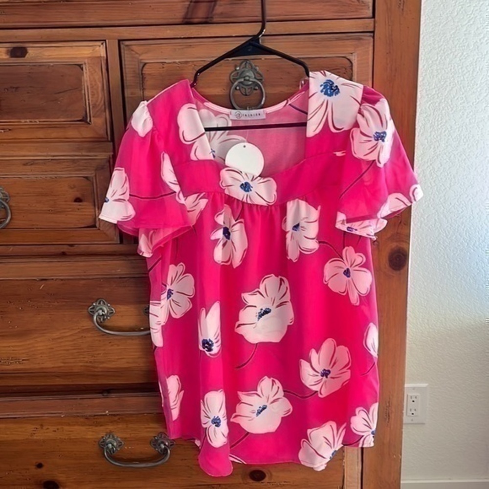 Cy Fashion Women’s pink top with white and blue flowers NWOT